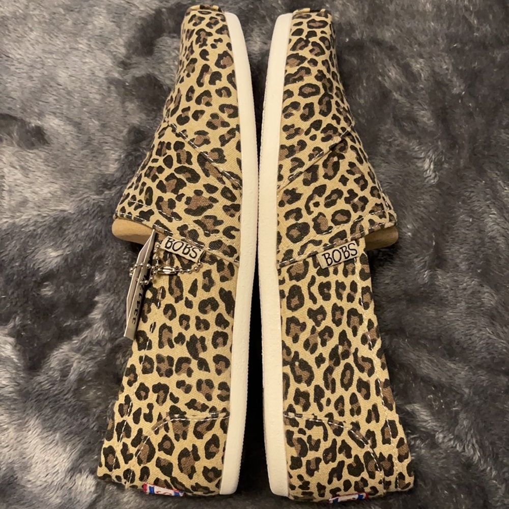 BOBS leopard print Size 8 shoes BNWT